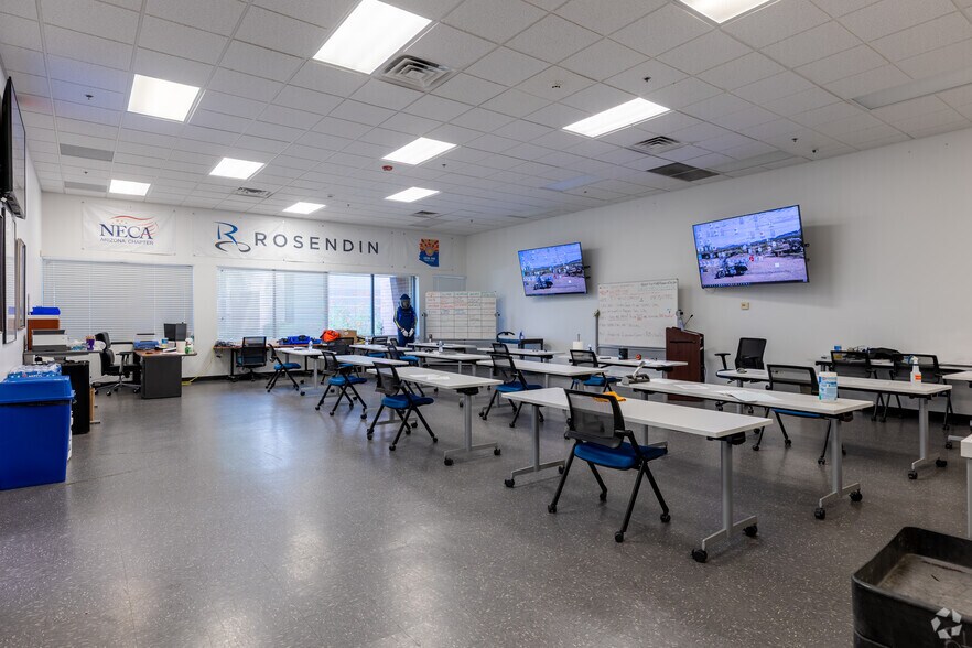 More Photos Of 1315 W Drivers Way, Tempe Research And Development For Lease