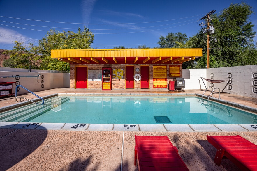 More Photos Of 166 S 400 E, Moab Hotel For Sale