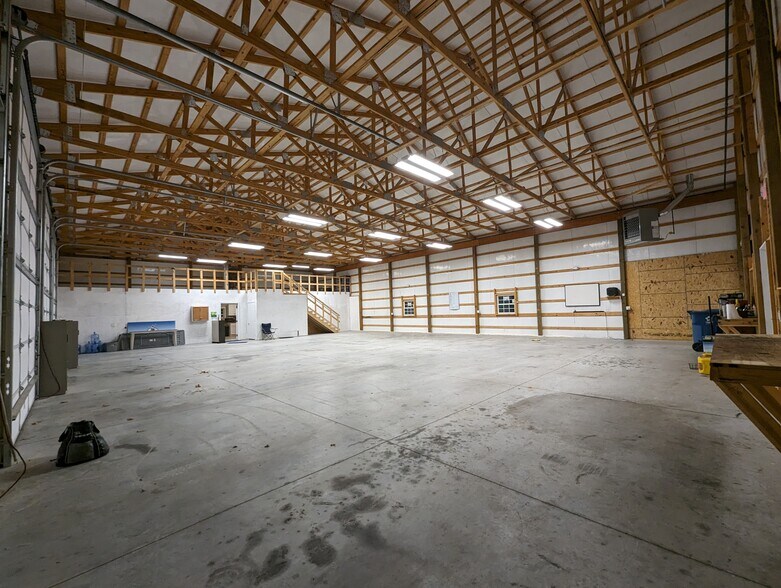 More Photos Of 516 S Main St, Nixa Service For Sale