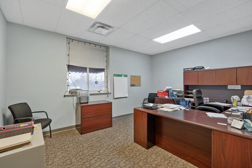 More Photos Of 34 Wright Ave, Auburn Truck Terminal For Sale