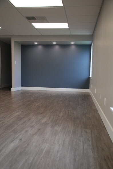 More Photos Of 1314 Barnhart Rd, Troy Office For Lease