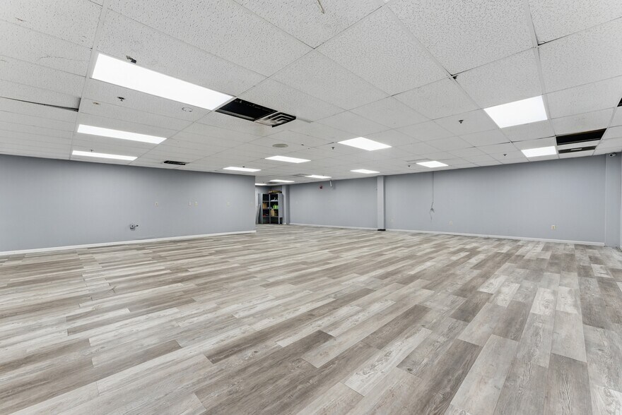 More Photos Of 755 New Ludlow Rd, South Hadley Warehouse For Lease