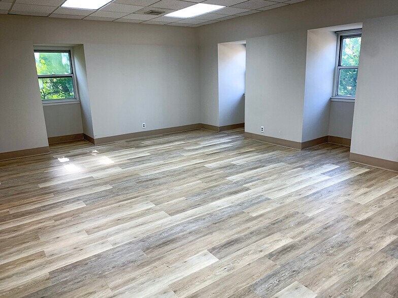 More Photos Of 266 White Plains Rd, Eastchester Office For Sale