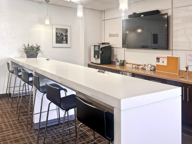 More Photos Of 580 California St, San Francisco Coworking Space