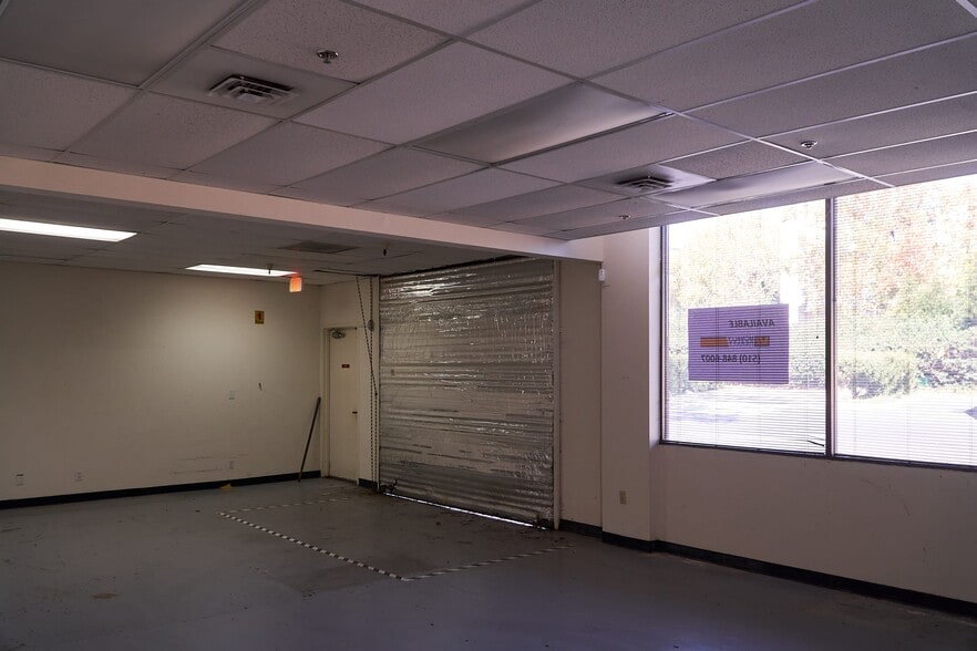 More Photos Of 3033-3095 Richmond Pky, Richmond Unknown For Lease