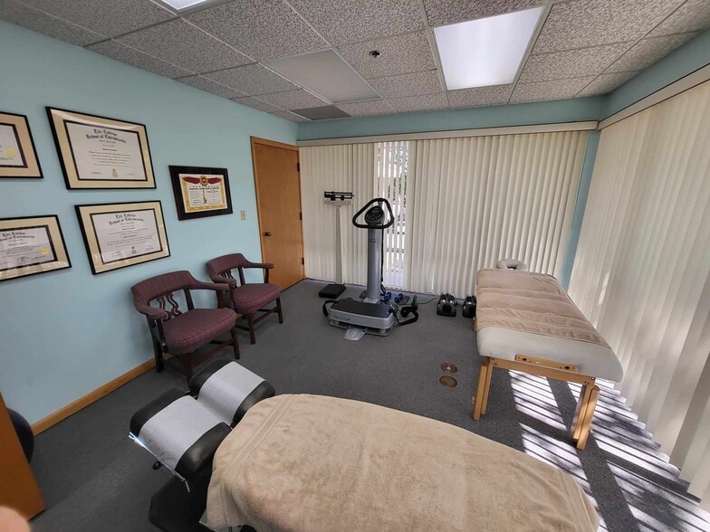 More Photos Of 700 2nd Ave N, Naples Medical For Lease