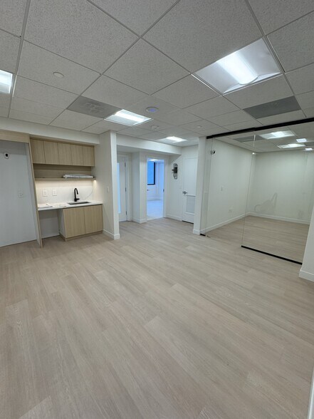More Photos Of 324 Royal Palm Way, Palm Beach Office For Lease