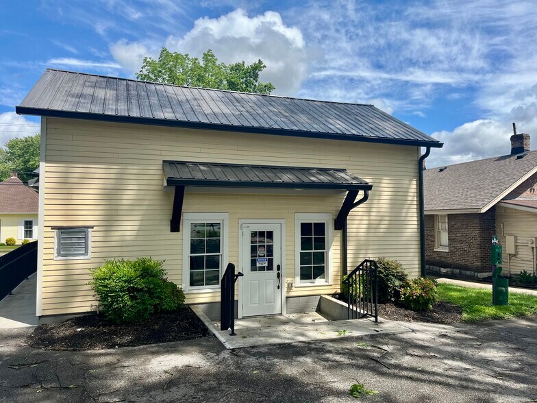 More Photos Of 223 Bridge St, Franklin Storefront Retail Office For Lease