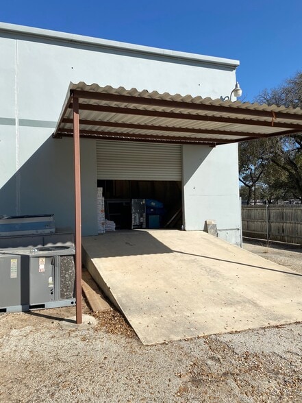 More Photos Of 15444 Tradesman Dr, San Antonio Research And Development For Lease