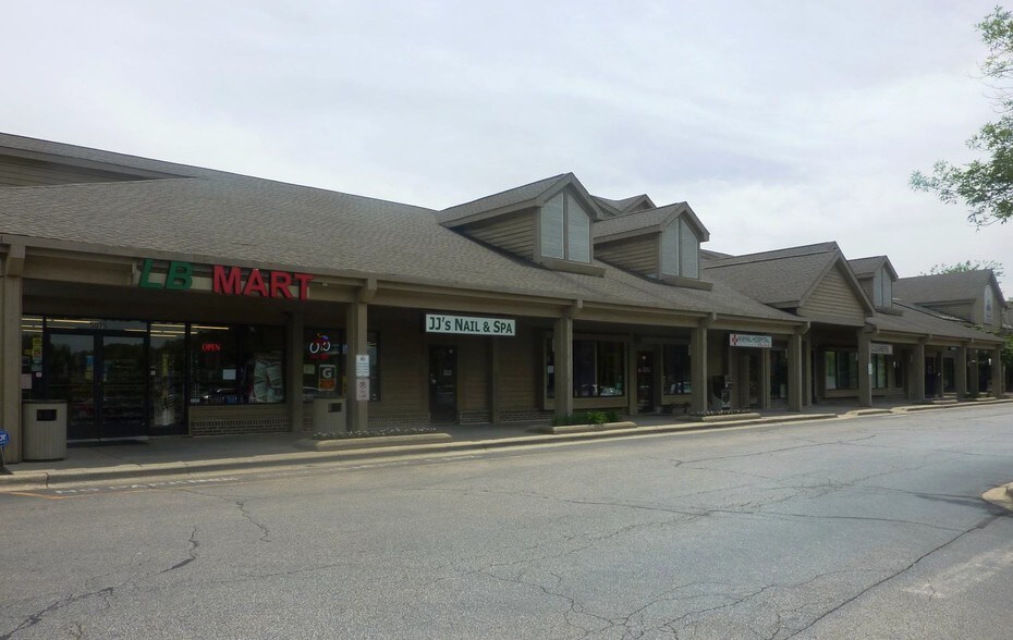 More Photos Of 5035-5075 Shoreline Rd, Lake Barrington General Retail For Lease