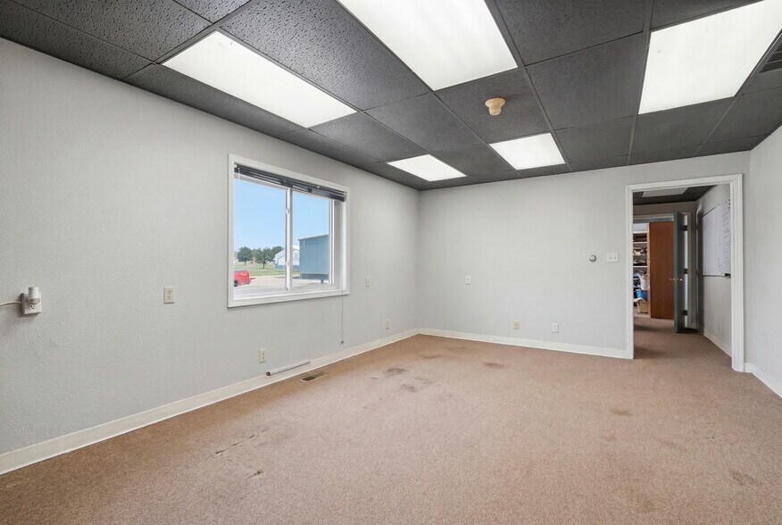 More Photos Of 301 Old Dubuque Rd, Anamosa Warehouse For Lease