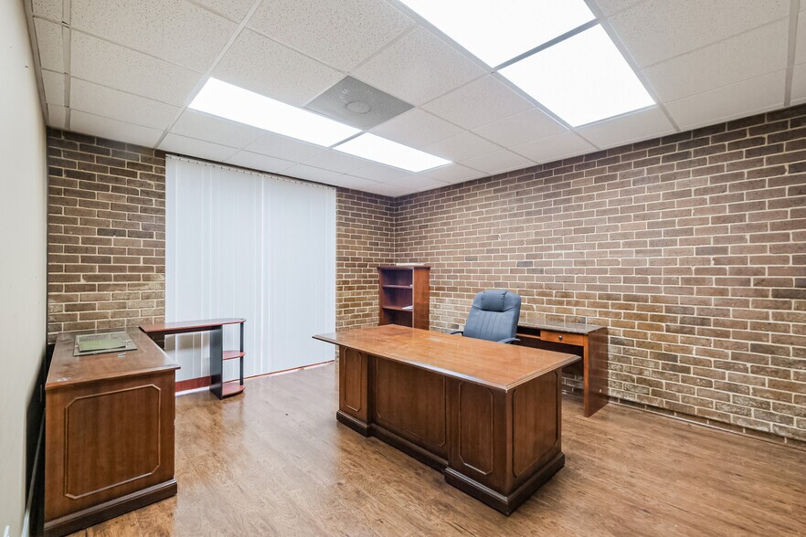 More Photos Of 8200 Westglen Dr, Houston Loft Creative Space For Lease