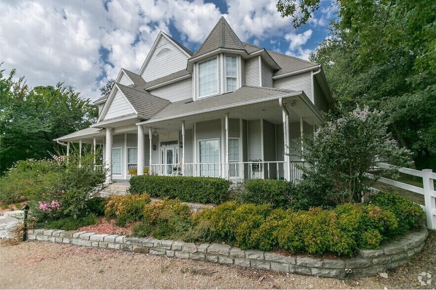 More Photos Of 2600 Rosebud Ln, Richland Hills Specialty For Sale
