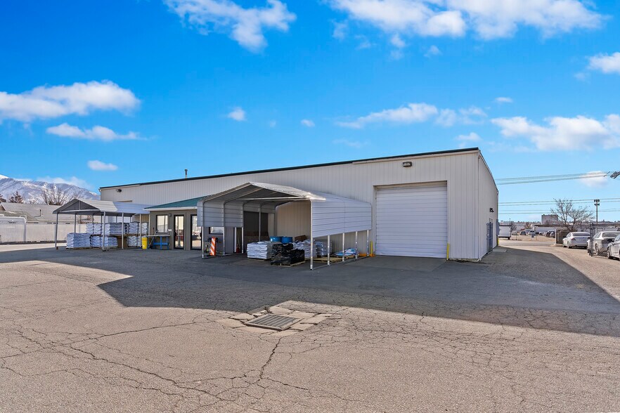 More Photos Of 1704 W 2550 S, Ogden Showroom For Lease