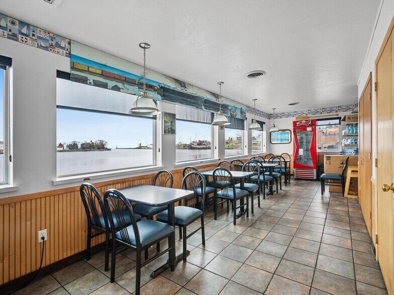 More Photos Of 202 Milwaukee St, Kewaunee Service Station For Sale