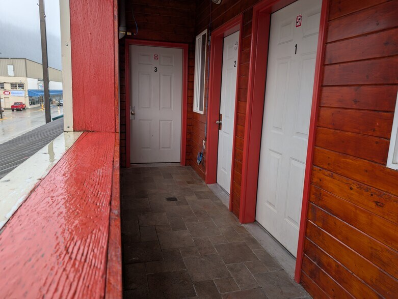 More Photos Of 306 Nordic dr, Petersburg Freestanding For Sale