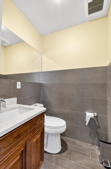 More Photos Of 13701 Northern Blvd, Flushing Storefront Retail Office For Sale