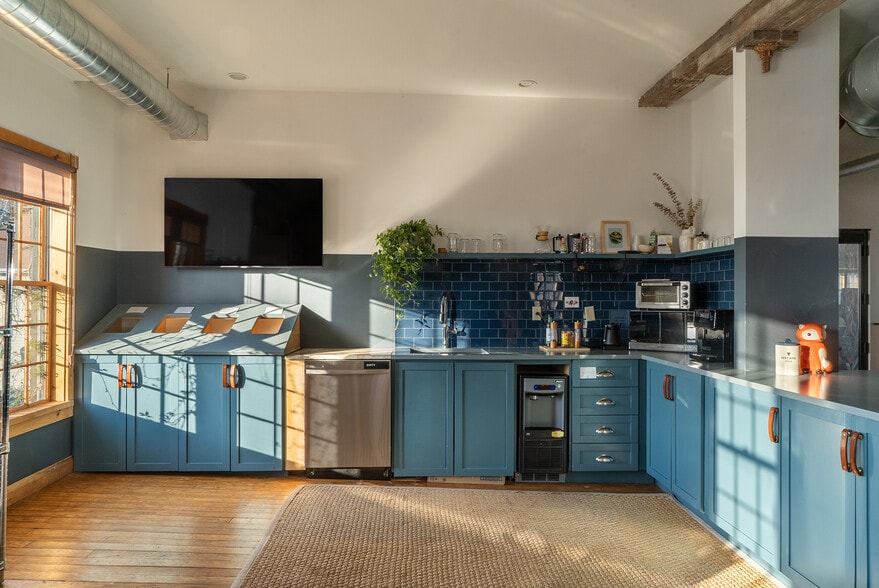 More Photos Of 359 Columbia St, Hudson General Retail For Sale