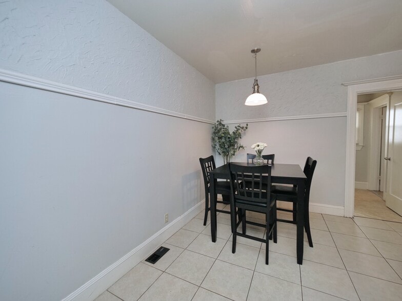 More Photos Of 1901-1903 H St, Sacramento Apartments For Sale