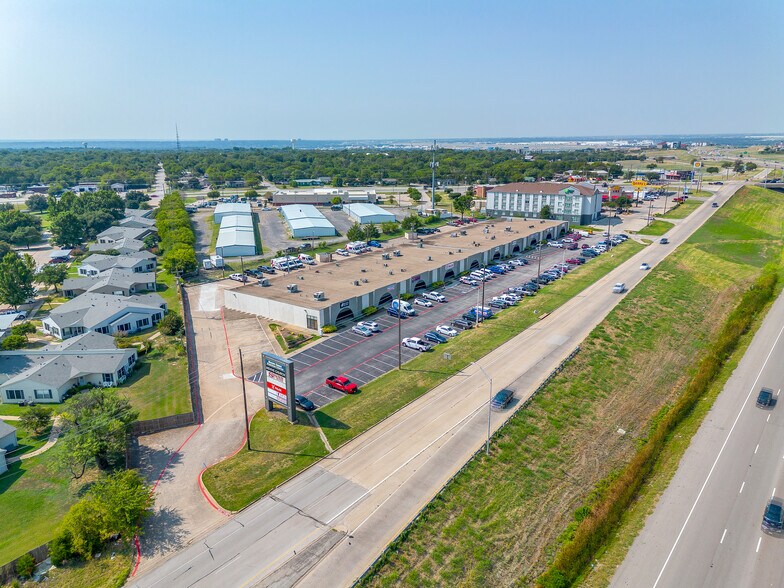 More Photos Of 3501-3529 NW Loop 820, Fort Worth Showroom For Lease