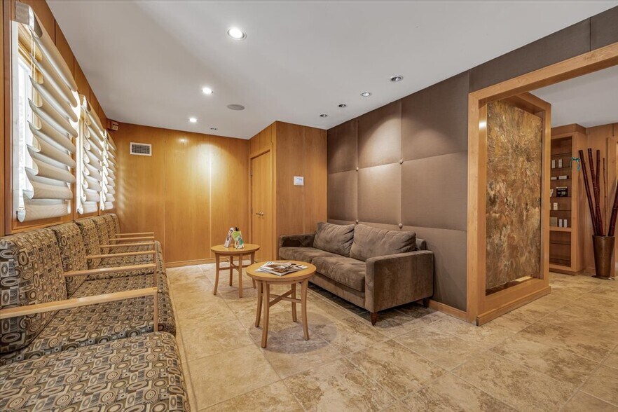 More Photos Of 299 E Northfield Rd, Livingston Medical For Sale