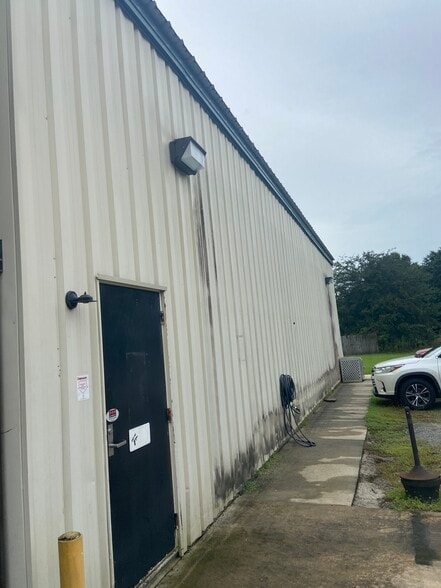 More Photos Of 1603 Krug St, Albany Industrial For Lease