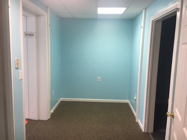 More Photos Of 121-125 N Main St, Woodstock Storefront Retail Residential For Sale