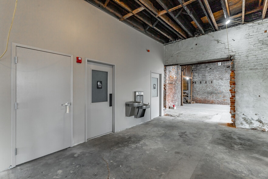 More Photos Of 615 E Main St, Chattanooga General Retail For Lease