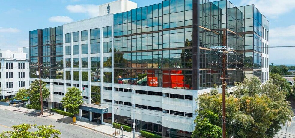 More Photos Of 18425 Burbank Blvd, Tarzana Unknown For Lease