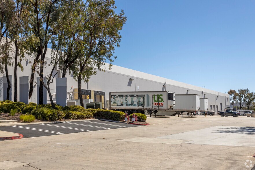 More Photos Of 1205-1211 Park Center Dr, Vista Warehouse For Lease