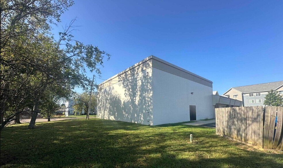 More Photos Of 4505 E 3rd St, Bloomington Sports And Entertainment For Sale