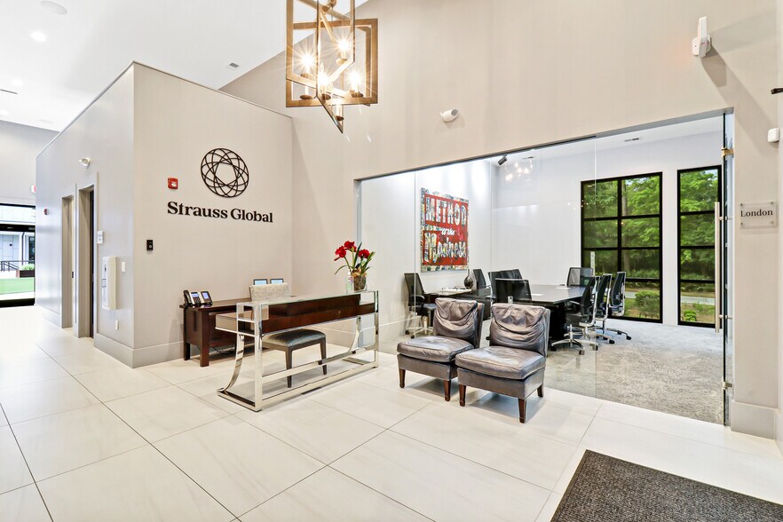 More Photos Of 10 Park Ln, Hilton Head Island Office For Sale