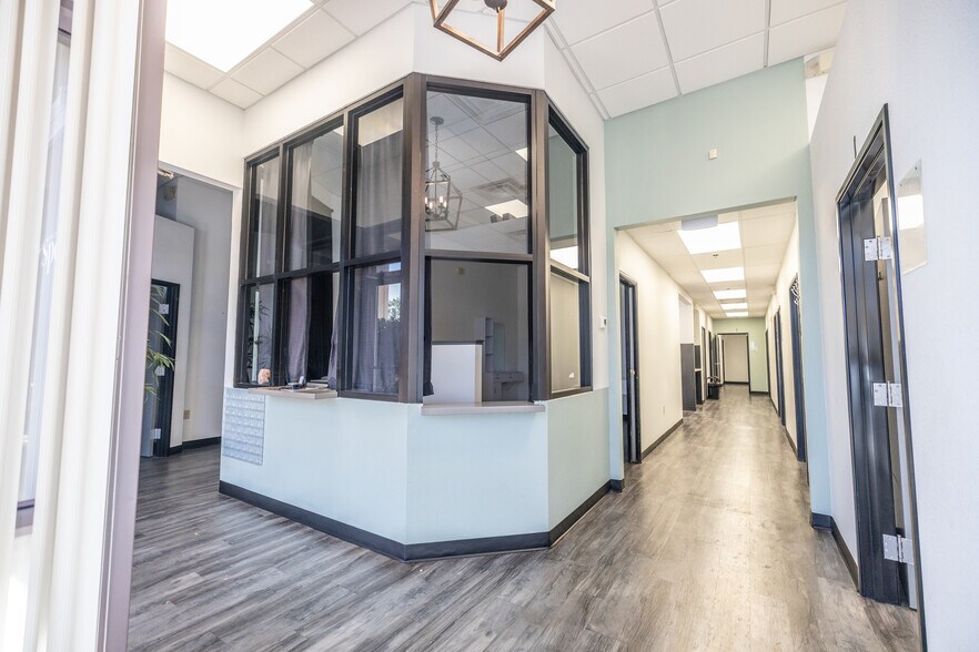 More Photos Of 15720 N Greenway-Hayden Loop, Scottsdale Office For Sale