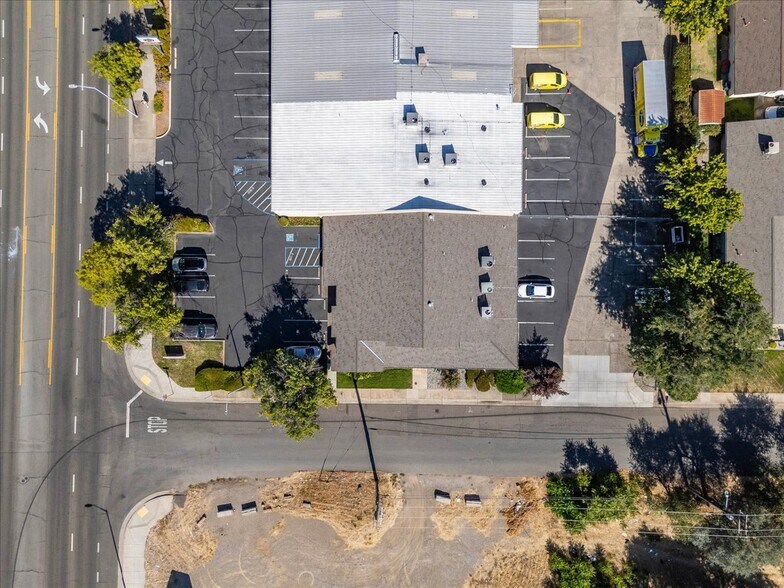 More Photos Of 1551 Hartnell Ave, Redding Office For Lease