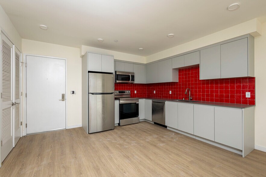 More Photos Of 14629 W Erwin St, Van Nuys Apartments For Sale