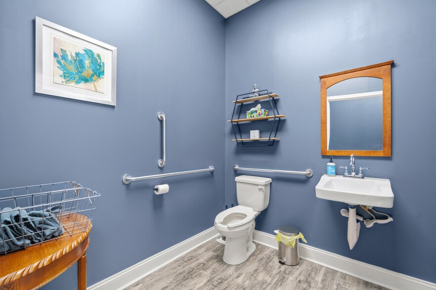 More Photos Of 5472-5486 Southern Maryland Blvd, Lothian Storefront For Sale