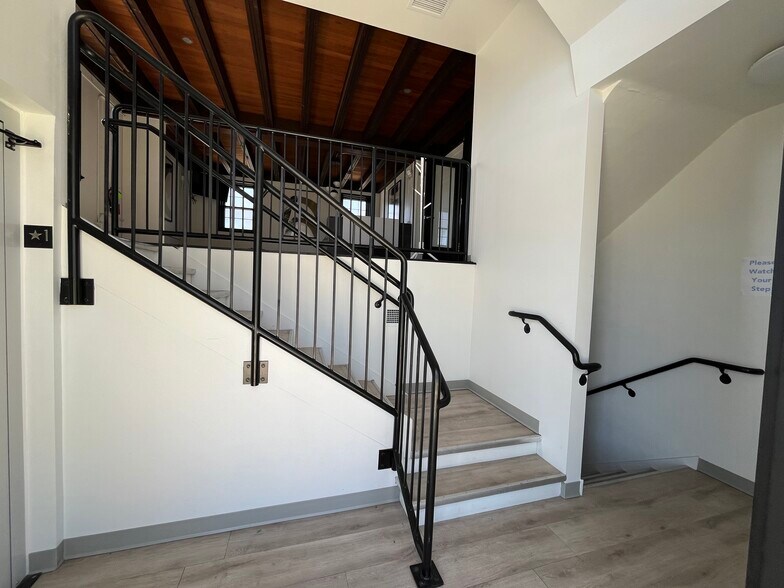 More Photos Of 4121 N Wilson Dr, Milwaukee Lodge Meeting Hall For Sale