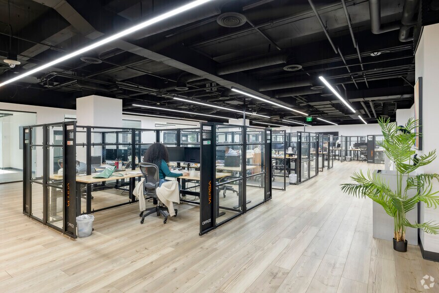 More Photos Of 200 E Van Buren St, Phoenix Office For Lease