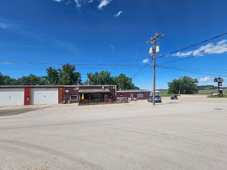 More Photos Of 1401 Laurel Ave, Whitewood Restaurant For Sale