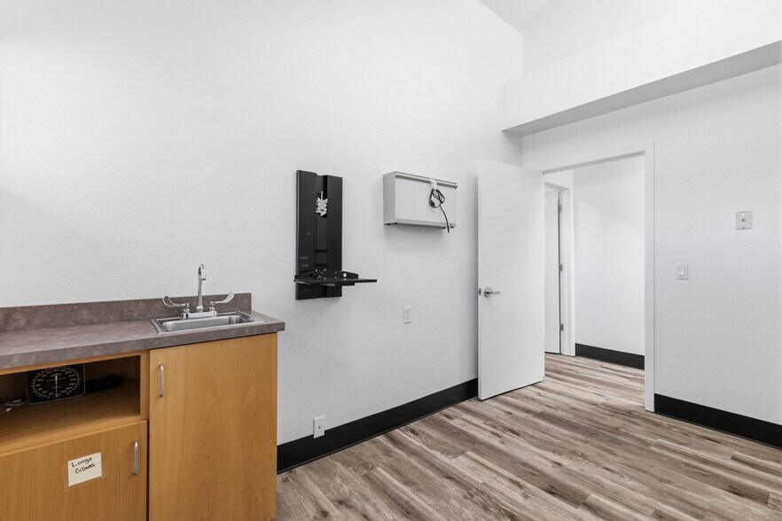 More Photos Of 47 Penny Ln, Watsonville Medical For Sale