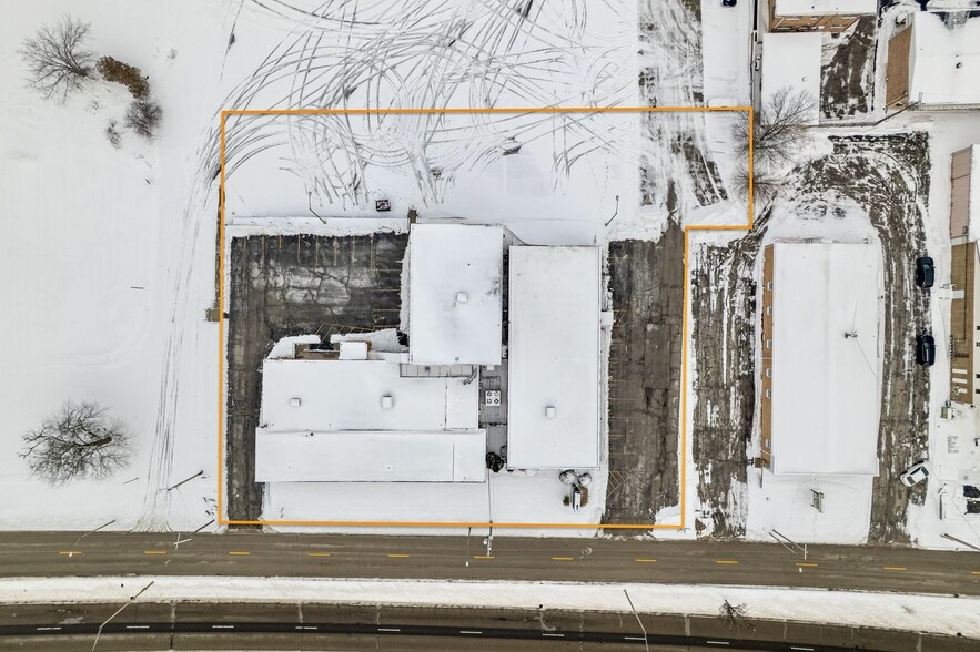 More Photos Of 1316 E Empire St, Bloomington General Retail For Sale