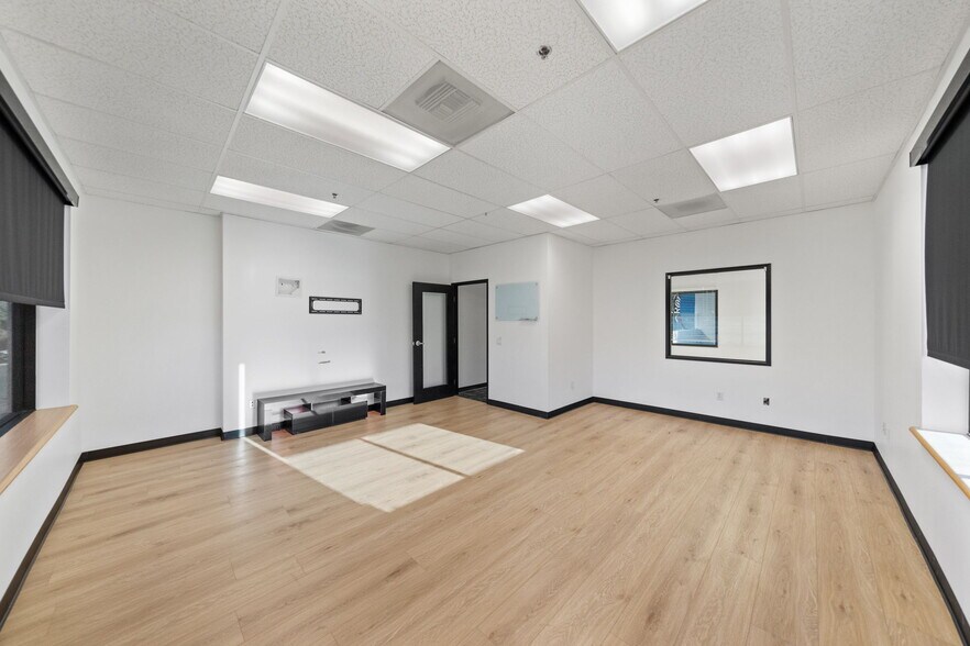 More Photos Of 25843 Jefferson Ave, Murrieta Light Distribution For Sale