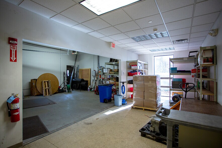 More Photos Of 11 Beaver Brook Rd, Littleton Light Manufacturing For Lease