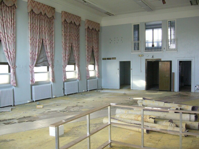 More Photos Of 242 State St, Hackensack Freestanding For Lease