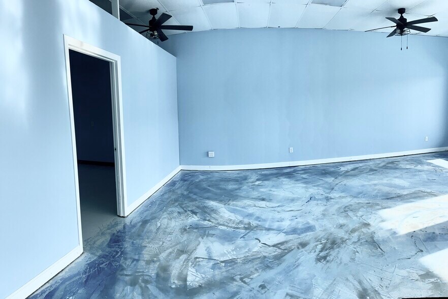 More Photos Of 1562 Akron Peninsula Rd, Akron Storefront For Lease