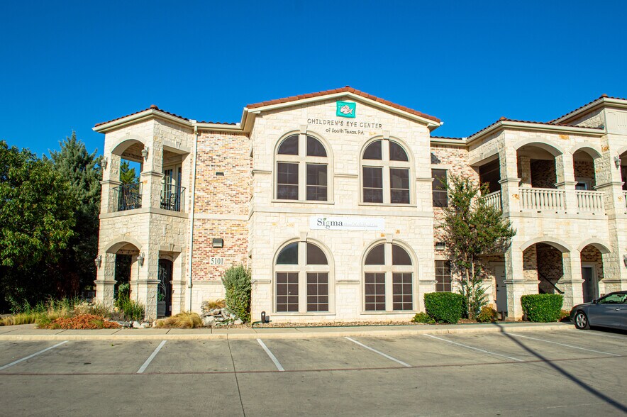 More Photos Of 1314 E Sonterra Blvd, San Antonio Medical For Sale