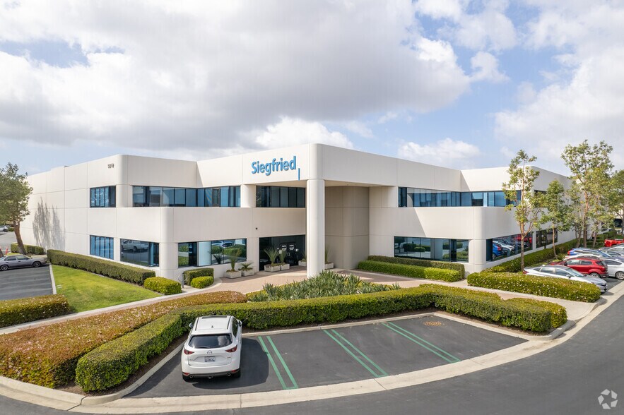 More Photos Of 9272 Jeronimo Rd, Irvine Unknown For Lease