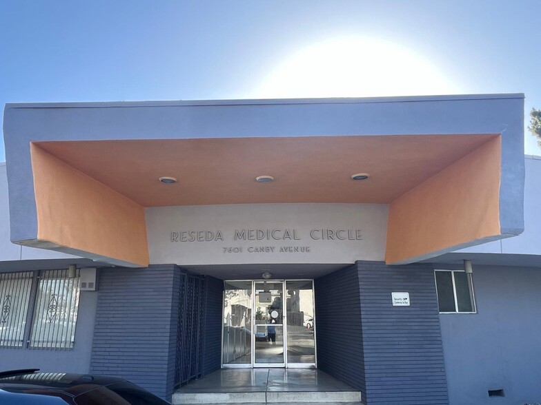 More Photos Of 18437 Saticoy St, Reseda Medical For Lease