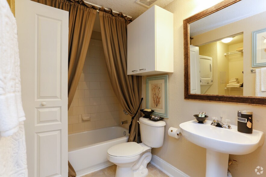 More Photos Of 120 N Cedar St, Charlotte Apartments For Lease