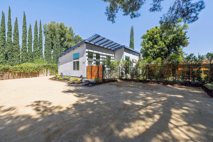 More Photos Of 22320 Itasca St, Chatsworth Apartments For Sale
